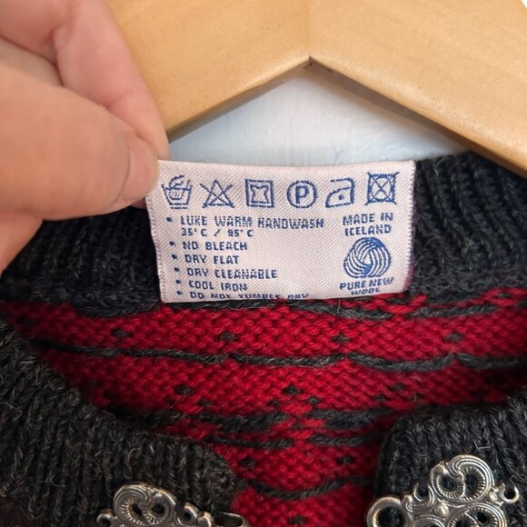 BNWOT Norwear Icelandic Sweater in 100% Wool with Decorative Metal Closure - Picture 11 of 12